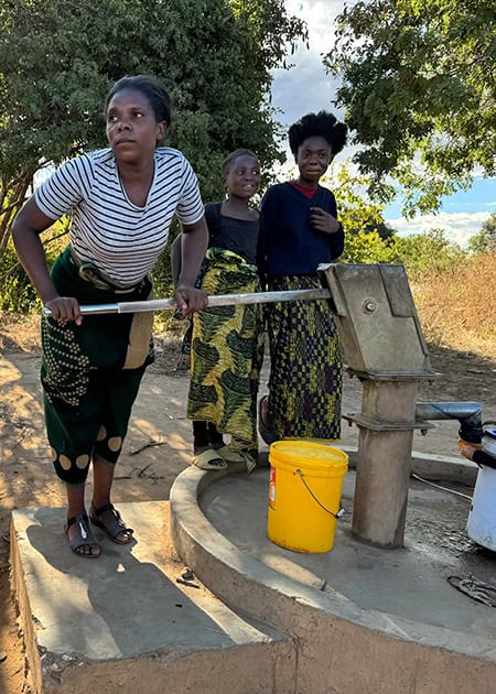 WaterAW-landingpg-main-photo Give Water, Give Life